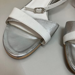 美品　DIANA ペタンコサンダル 22.5の画像