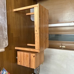 勉強机とキャスター付き引き出し棚