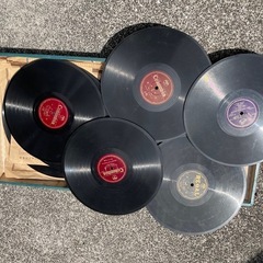 黒いレコード10枚の画像