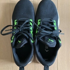 中古　プーマシューズ　22.5