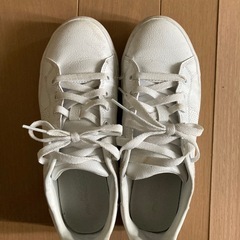 中古　スケッチャーズシューズ　23.0