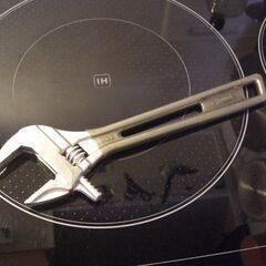 LOBSTER製　モンキーレンチ　３５㎜まで対応