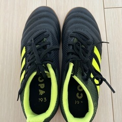 アディダス　フットサルシューズ22.5㎝