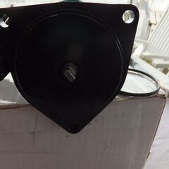 ヤマハ　チルトモーターASSY　一体型　６０～１１５ｐｓ位ですの画像