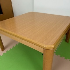 テーブル