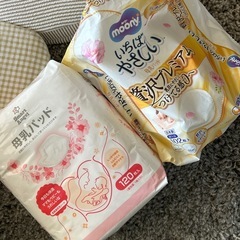 母乳パッド、授乳クッション、円座クッションセットの画像