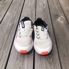 アンダーアーマー　スニーカー　22cm