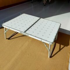 アウトドア小型テーブル　折り畳み