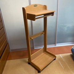 子供用ハンガーラックの画像