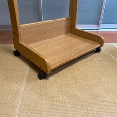 子供用ハンガーラックの画像