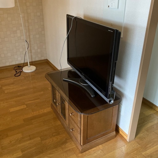 テレビ台とテレビです