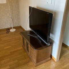 テレビ台とテレビです 