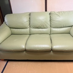 三人掛け　座り心地の良いソファ