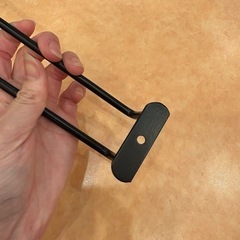 吊り下げグラスホルダー(ネジ式)黒アイアン2つの画像
