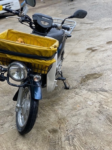 非常に良いエンジン。SYM RV125。フロントタイヤはほぼ新品