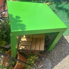 IKEAテーブル軽いです