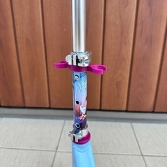 美品★アナ雪キックボード4輪の画像