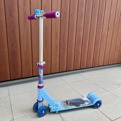 美品★アナ雪キックボード4輪