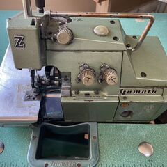 ●工業用オーバーロックミシン ●YAMATO DCZ-200-D2 ●100V ●机付き ●簡易動作確認済みの画像