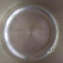 大型両手鍋　蓋付き　アルミ　直径約30cm　高さ約14cmの画像