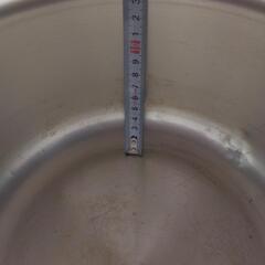 大型両手鍋　蓋付き　アルミ　直径約30cm　高さ約14cmの画像