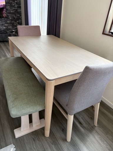 ダイニング家具　机　椅子