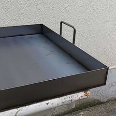 極厚　６ミリ　鉄板　４辺フチ加工　便利な持ち手付き　BBQ　キャンプ　祭りに最適の画像