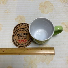 マグカップとコルクのコースターの画像