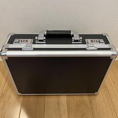 アタッシュケース アルミ ハードケース 展示用箱 ダイヤルキーの画像