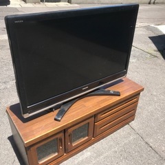 問い合わせ多いので一旦新規受付停止⚠️42型テレビ　テレビ台　セットで引き取って下さいの画像