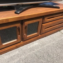 問い合わせ多いので一旦新規受付停止⚠️42型テレビ　テレビ台　セットで引き取って下さいの画像