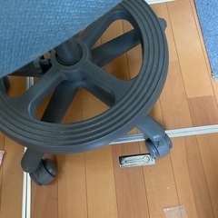 事務椅子一脚の画像