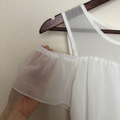 （取引中）【訳アリ】白ワンピース　　オフショルの画像
