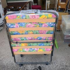 折りたたみベッド (天使の眠り) 未使用品  イタリア製  花柄模様 【浜村鹿野温泉ICから3分 買取本舗、 宮本リサイクル 営業時間9～19時 定休日水曜のみ←連絡できませんm(_ _)m】の画像