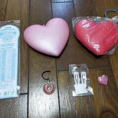 ハートグッズ　6点　Heart
【未使用】風水シール、ヘアピン パッチン
Love Angel ストラップ
赤　ピンク　ボールチェーン
　スクイーズ　ぷにぷに
平成レトロの画像