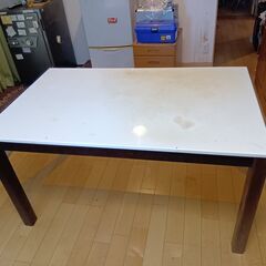 机のみです