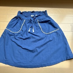 子ども服まとめ売り。長そでシャツ、花柄トップス、スカートの画像