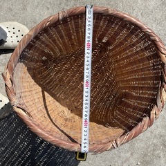 昔の竹籠　傷みあり　民芸品　農作業用具　の画像