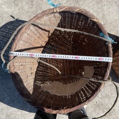昔の竹籠　傷みあり　民芸品　農作業用具　の画像
