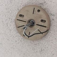 モルタル天井にポーチライトを取り付けてくださる方