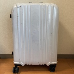 中型スーツケース　サイズ64✖️42✖️27　