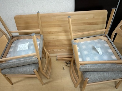 ダイニングテーブル　4人掛け用　木製