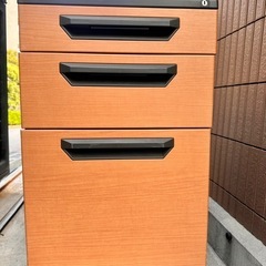 デスクワゴン　袖机