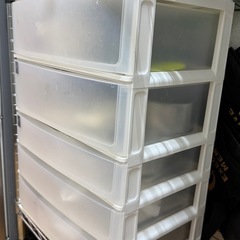 収納家具、プラスチック