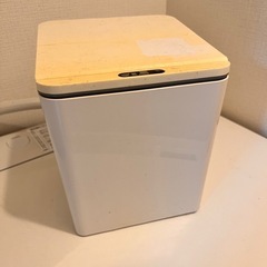 自動開閉ゴミ箱（単3乾電池付き）の画像