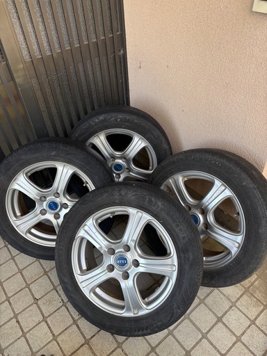 195/60R16 タイヤホイールセット　セレナC26