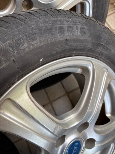 195/60R16 タイヤホイールセット　セレナC26