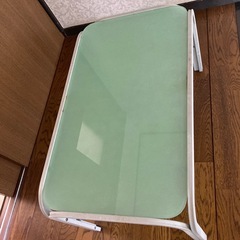 テーブル