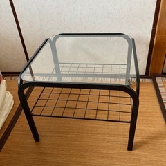 ガラステーブル
