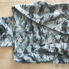 子供服160cm.アウトドアOUTDOOR.パーカートレーナー.カモ柄.中古良品。の画像